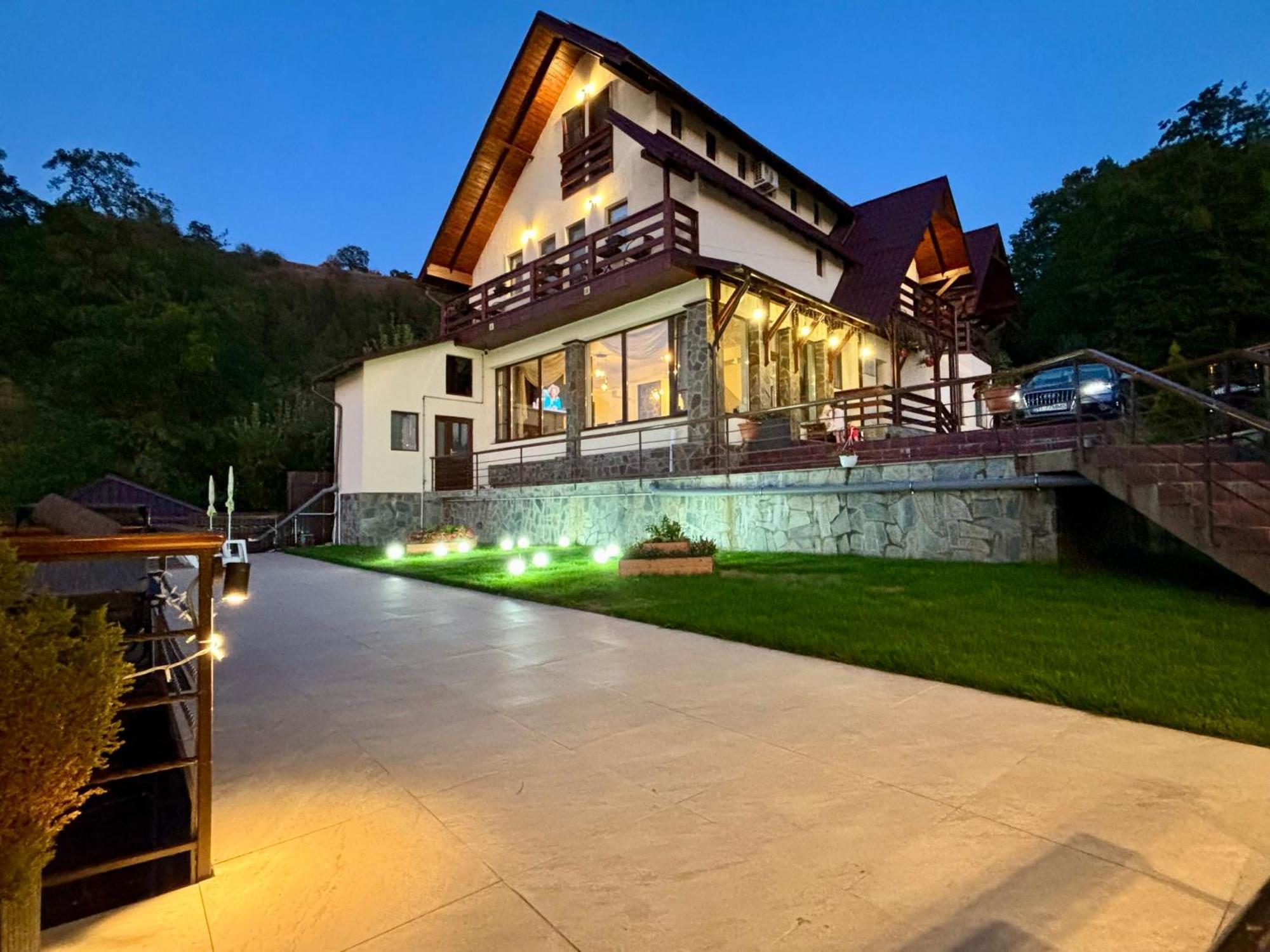 Villa Art Of Harmony Piatra Neamţ Exterior foto