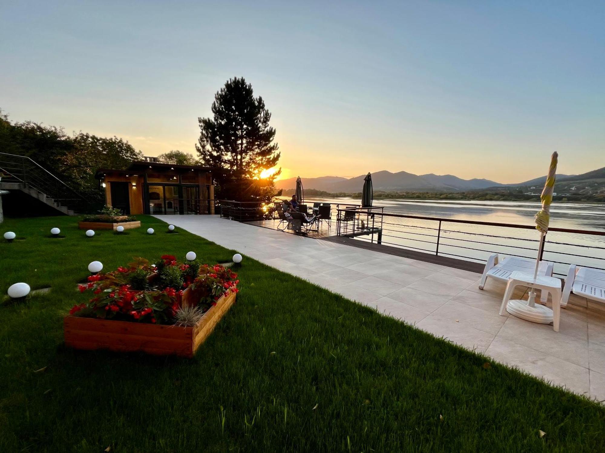 Villa Art Of Harmony Piatra Neamţ Exterior foto