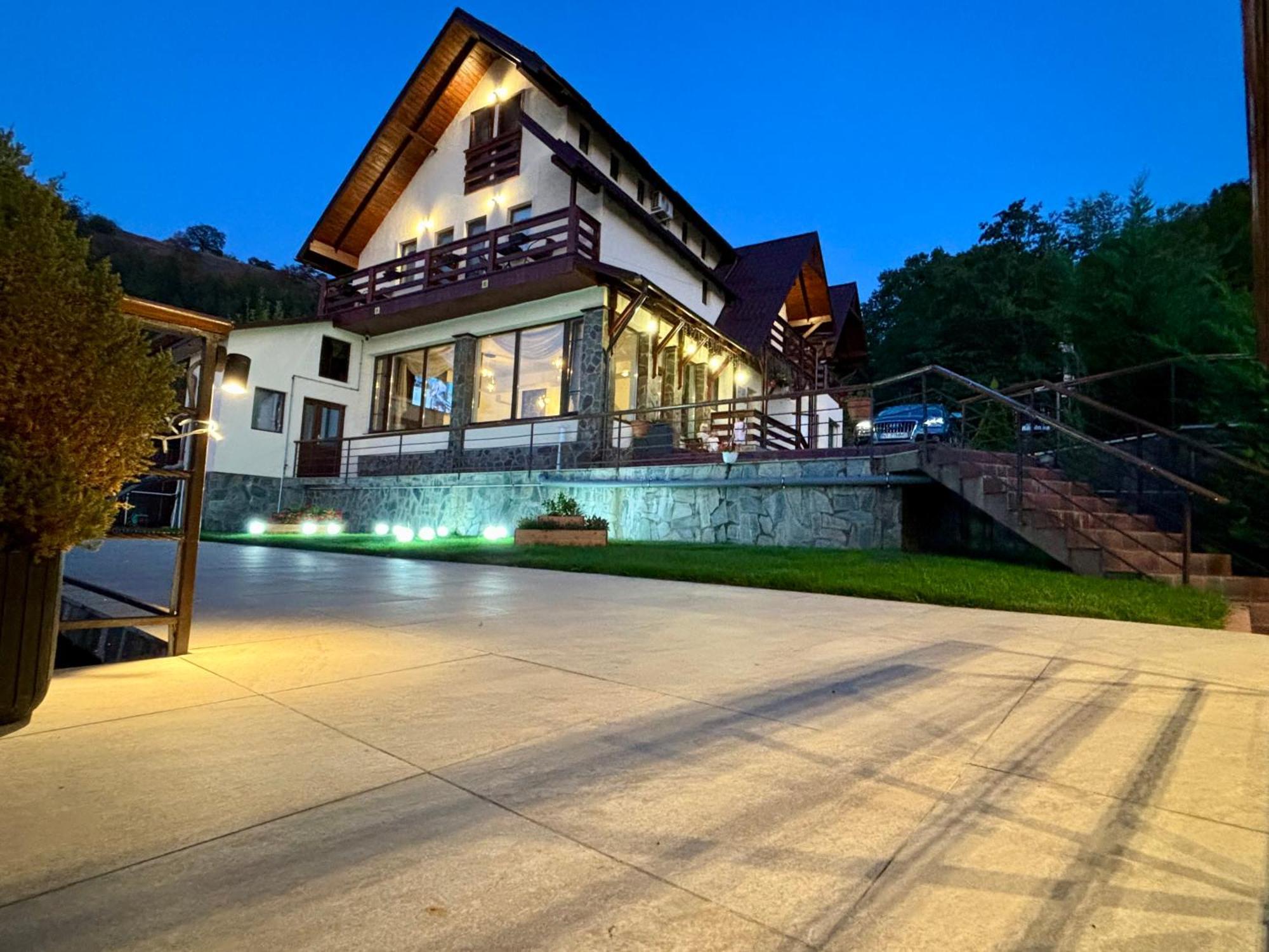 Villa Art Of Harmony Piatra Neamţ Exterior foto